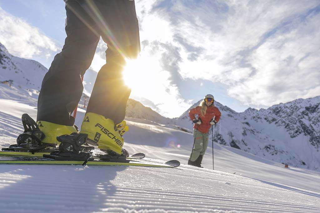04_Skifahrer_von_unten_TVB_Osttirol_Martin_Lugger